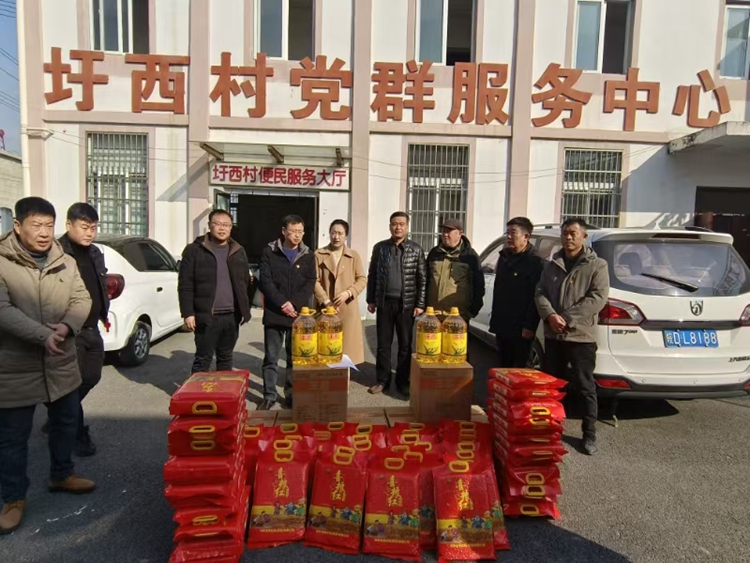 淮糧集團(tuán)慰問圩西村駐村工作隊(duì)及脫貧監(jiān)測(cè)戶